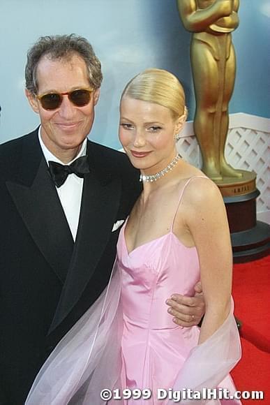 Photo: Picture of Bruce Paltrow and Gwyneth Paltrow | 71st Annual Academy Awards 71-01961.JPG