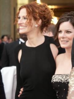Photo: Picture of Julia Roberts and Marcia Gay Harden | 74th Annual Academy Awards 245.jpg