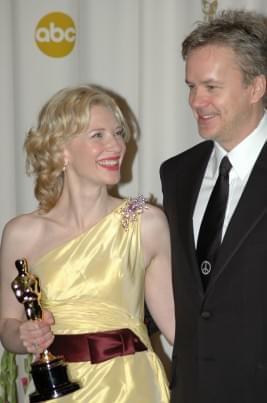 Photo: Picture of Cate Blanchett and Tim Robbins | 77th Annual Academy Awards 77-273.jpg