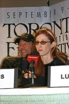 Photo: Picture of Bruce Willis and Vicki Lewis | Breakfast of Champions press conference | 24th Toronto International Film Festival d8i-0520.jpg