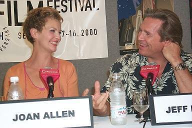 Photo: Picture of Joan Allen and Jeff Bridges | The Contender press conference | 25th Toronto International Film Festival d4-c-1346.jpg