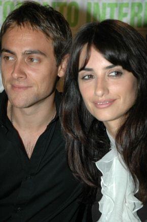 Stuart Townsend and Penelope Cruz | Head in the Clouds press conference | 29th Toronto International Film Festival