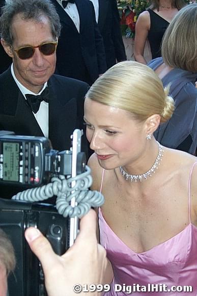 Photo: Picture of Bruce Paltrow and Gwyneth Paltrow | 71st Annual Academy Awards 71-01958.JPG