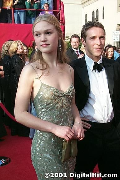 Photo: Picture of Julia Stiles and Alessandro Nivola | 73rd Annual Academy Awards 73acad-P0002118.jpg