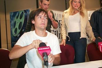 Photo: Picture of Tobey Maguire, Skeet Ulrich and Jewel | Ride with the Devil press conference | 24th Toronto International Film Festival d3c-0064.jpg