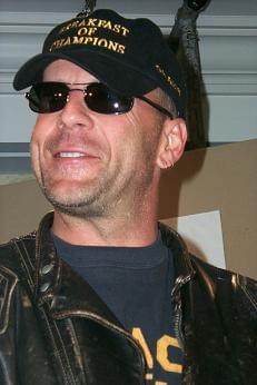 Bruce Willis - smART gallery