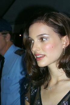 Natalie Portman ©1999 Digital Hit Entertainment Inc. All Rights Reserved.