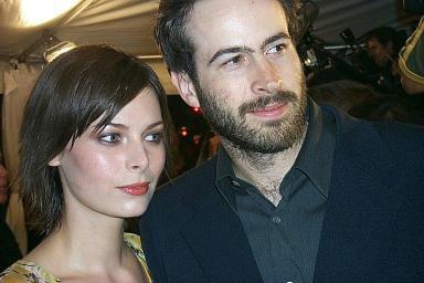 Carmen Llwellyn Lee and Jason Lee | Almost Famous premiere | 25th Toronto  International Film Festival (2000) Photo#:1