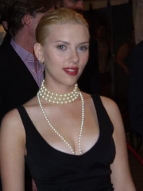 Scarlett Johansson | Girl With A Pearl Earring premiere | 28th Toronto International Film Festival