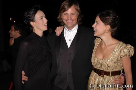 Photo: Picture of Ariadna Gil, Viggo Mortensen and Elena Anaya | Alatriste premiere | 31st Toronto International Film Festival tiff06i-d6-0194.jpg