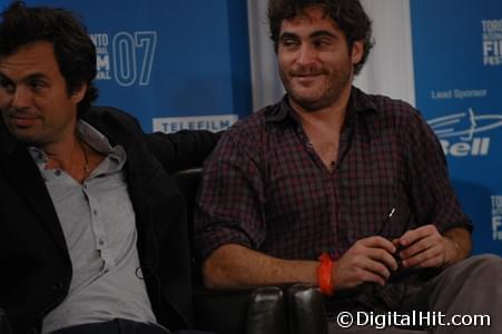 Photo: Picture of Mark Ruffalo and Joaquin Phoenix | Reservation Road press conference | 32nd Toronto International Film Festival tiff07-7i-0180.jpg