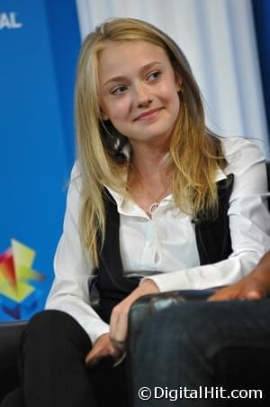 Photo: Picture of Dakota Fanning | The Secret Life of Bees press conference | 33rd Toronto International Film Festival tiff08-c-d3-0081.jpg