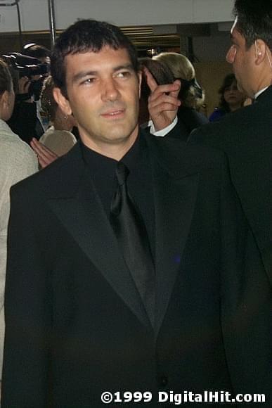 Photo: Picture of Antonio Banderas | 56th Annual Golden Globe Awards gg56-01131x1.jpg