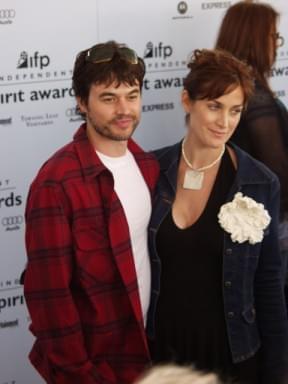 Steven Roy & Carrie-Anne Moss  |  18th Independent Spirit Awards | DigitalHit.com ©2003 Digital Hit Entertainment Inc. Photographer:Ian Evans All rights reserved.