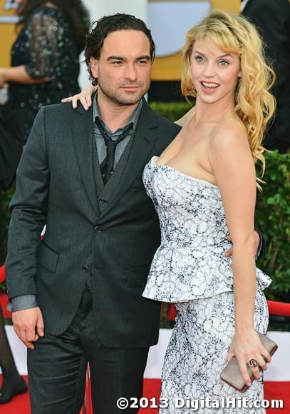 Johnny Galecki and Kelli Garner | 19th Annual Screen Actors Guild Awards